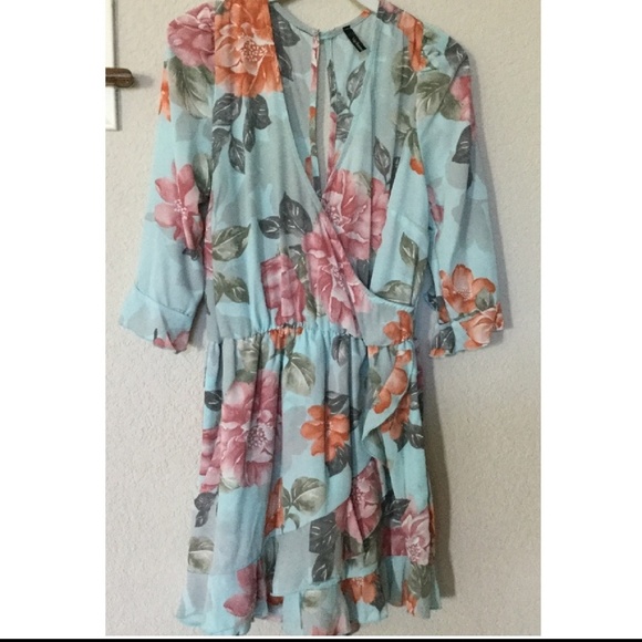 Nwt Sky Blue Floral Ruffled Hem Romper 3/4 Sleeve - Picture 3 of 4